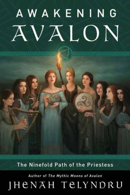 The Ninefold Way of Avalon : Walking the Path of the Priestess